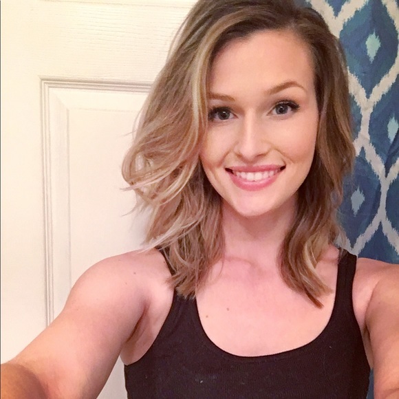 Meet your Posher, Ariel - Picture 1 of 4